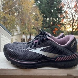 Brooks Adrenaline. Women’s Size 8. Lightly worn.